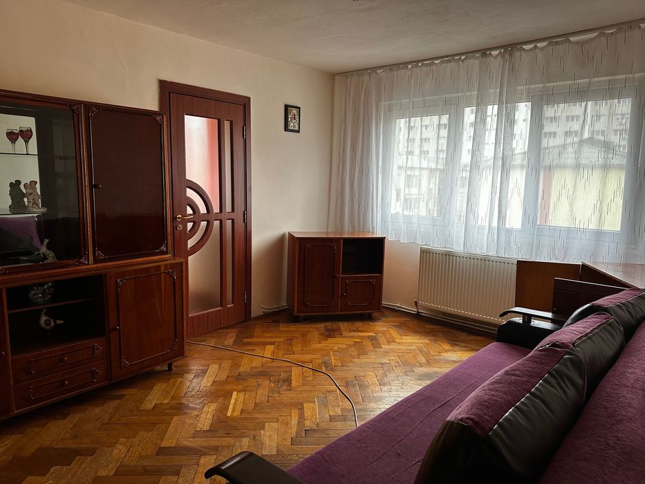 Inchiriez apartament