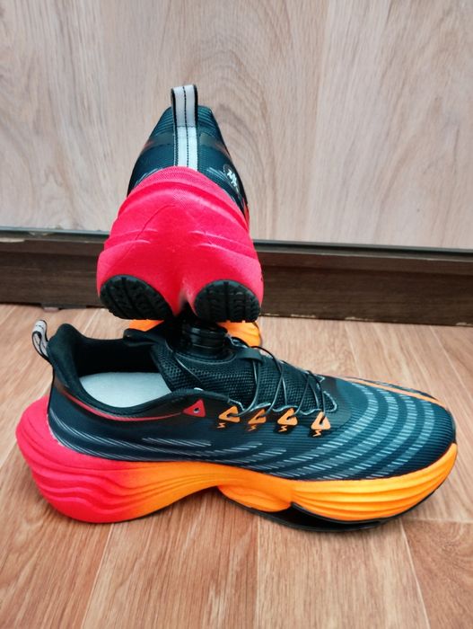 Продам кроссовки для бега