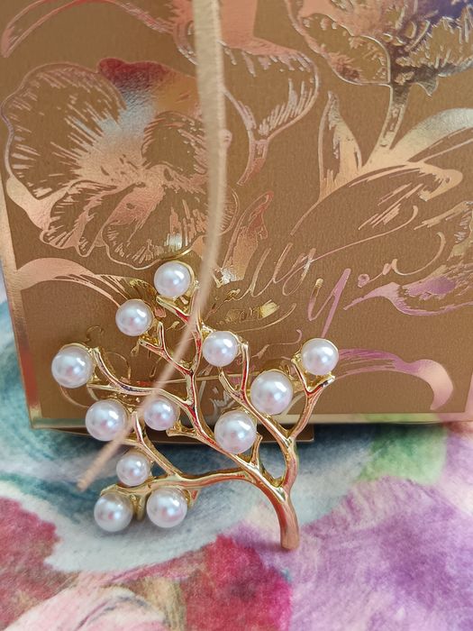 Красиви дамски брошки