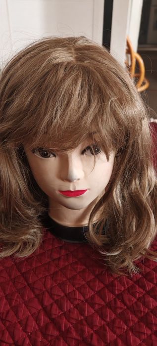 Парик русый. По плечи