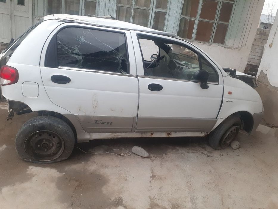 Matiz  kuzupi xafa ichki qismlari zapchastlari yaxshi