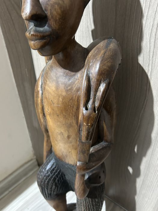 Statueta africana din lemn