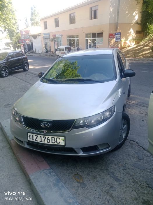 KIA FORTE 2009 matan 4 pakalena 1.6 mator 6 bosqichli mexanika karopka