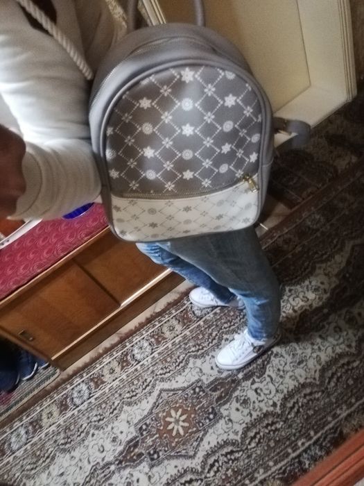 Свежа и удобна раница