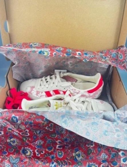 Продам кроссовки adidas