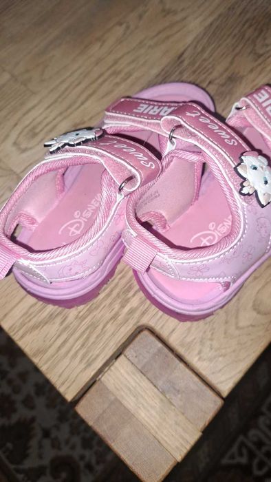 Детскиии сандали