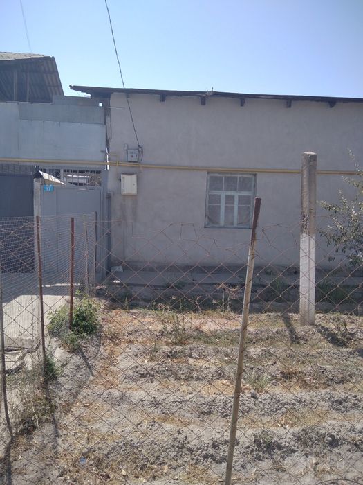 Hovli sotiladi 6 sotix 6 xona
