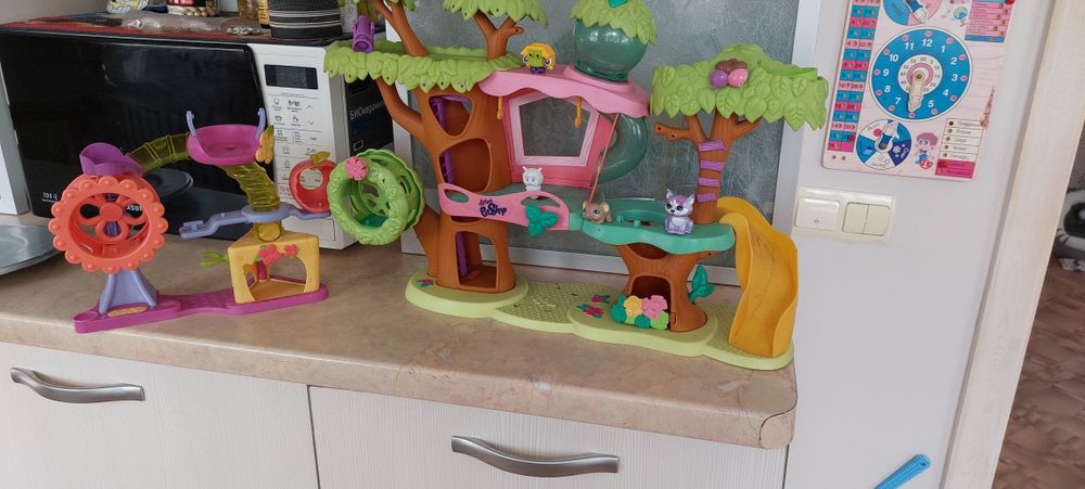 Дерево и карусель для петшопов