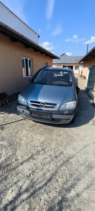 Opel Zafira A avariat