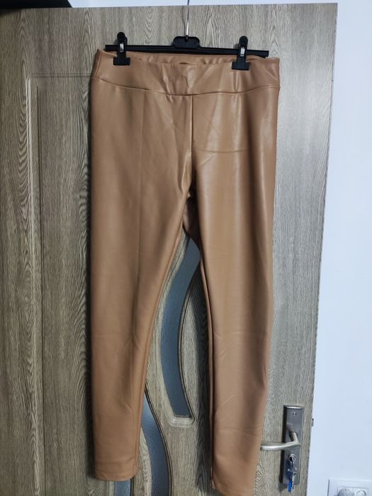 Pantaloni /leggings imitatie de piele, marime 42