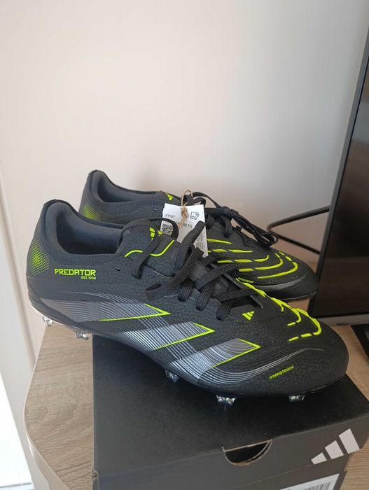 чисто нови бутонки adidas Predator pro FG 42 номер.