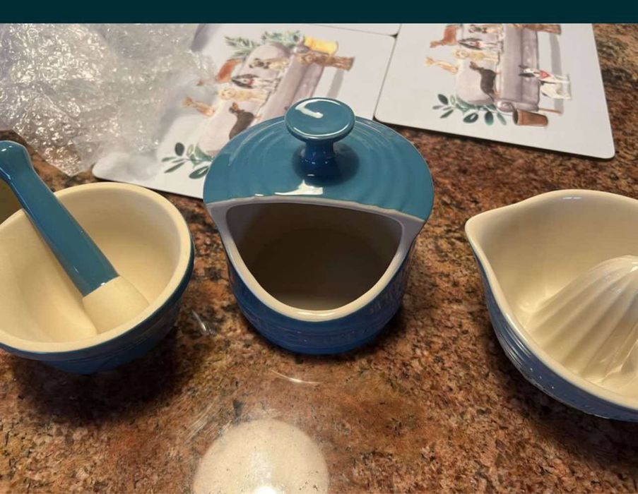 Le creuset set 3 piese- salt pig-mojar-storcator citrice!