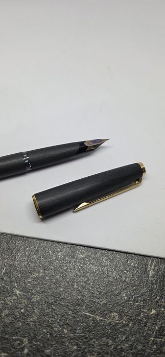 Stilou Montblanc carbon,stare perfecta