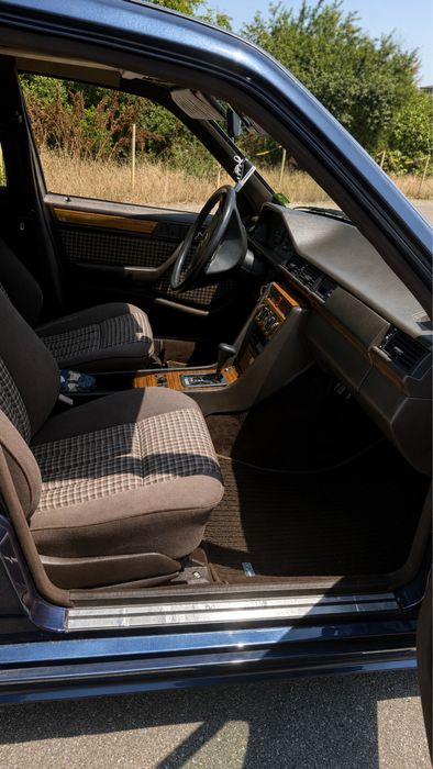 MERCEDES-BENZ E-Class 1993 — imagine 4