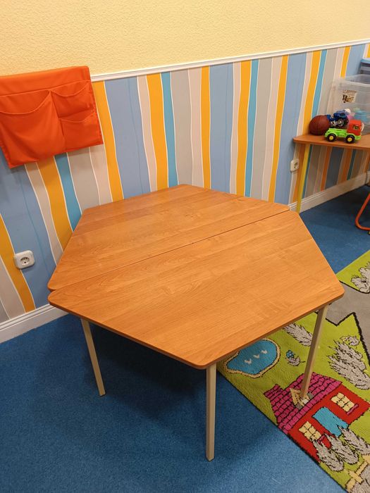Стол и стулья, парты для дошкольников