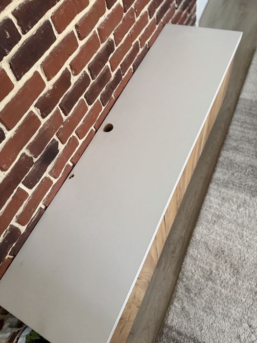 Comoda TV cu spatiu de depozitare