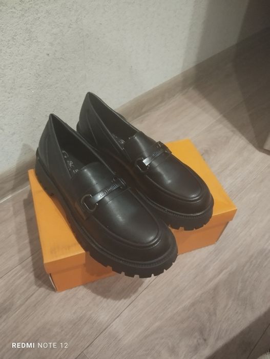 продам лоферы, 38 маломерят, новые