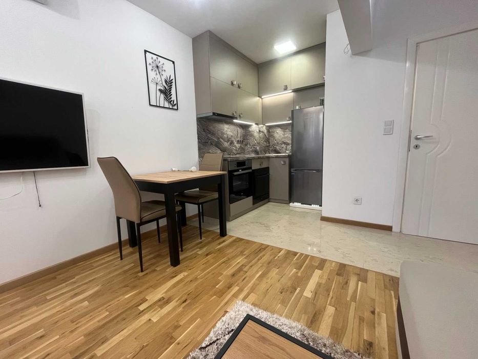 Дава се под наем Двустаен апартамент в София, Оборище - 70 кв.м за 648.21 € - Снимка #1