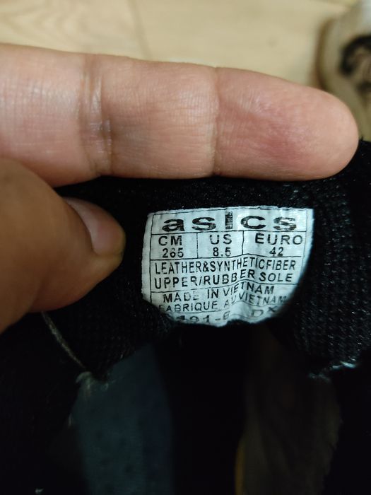 Кроссовки фирменые размеры 42 и 41