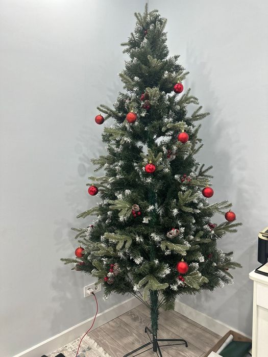 Продам елку высота 2,3 м