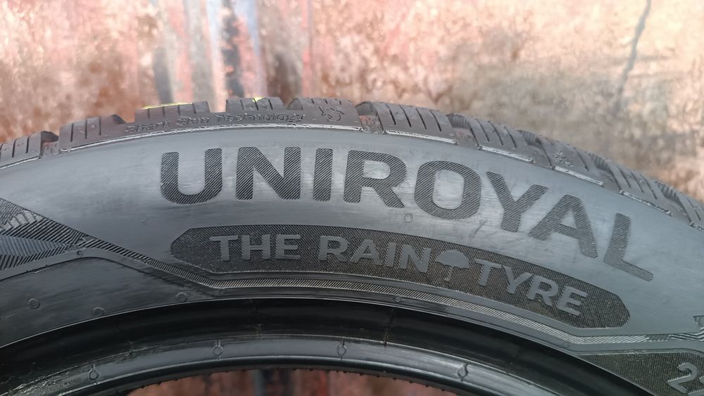 225/50/17 Uniroyal