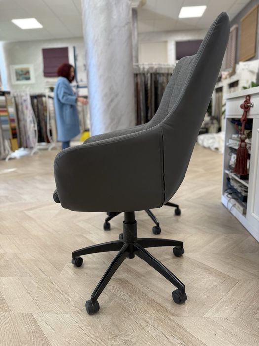 Две  офис кресла