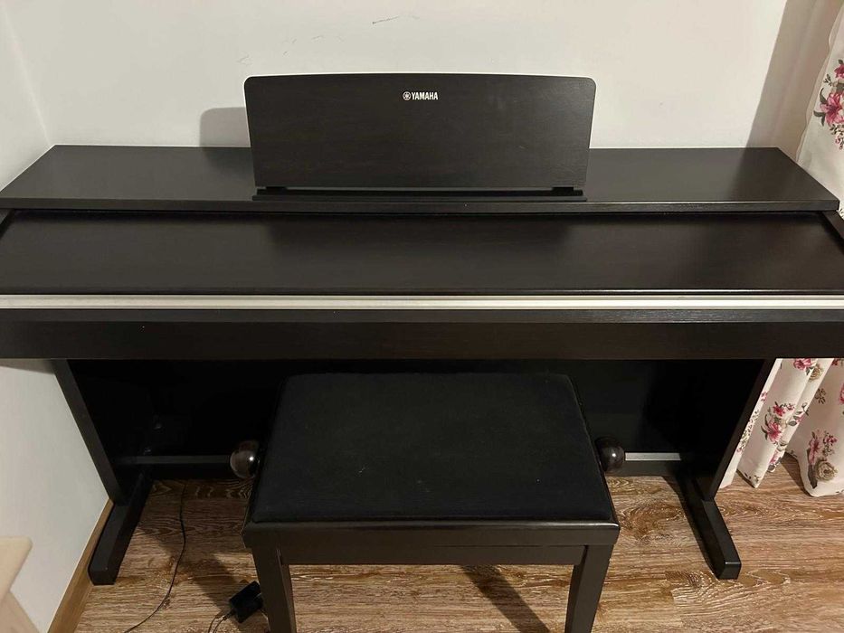 Pianina Yamaha Arius YDP 142