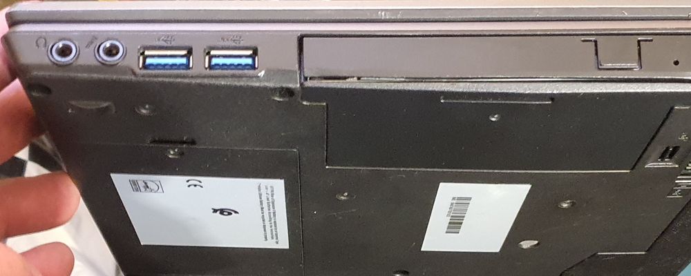 Laptop Fujitsu made in japan, i5 gen.6, 8gb ram, ssd256gb, dvd, fullhd