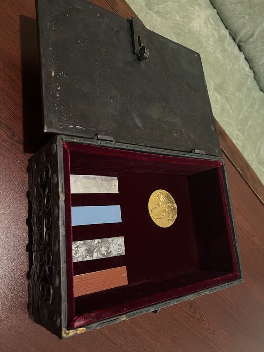 Стара Желязна Кутия за бижута