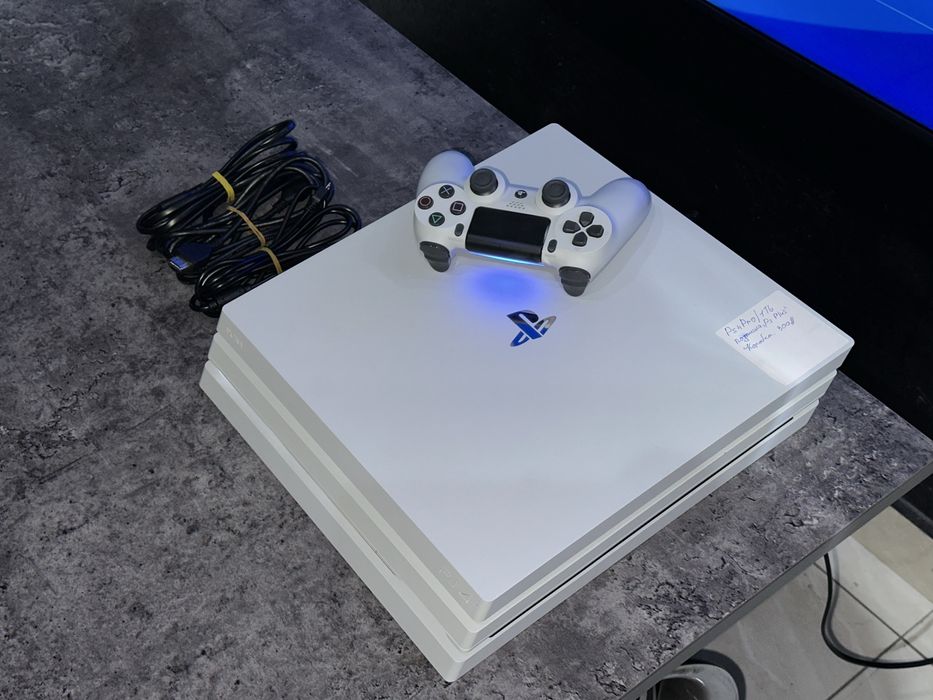Идеальный PS4 PRO, 1TB, игры+джойстик+коробка!
