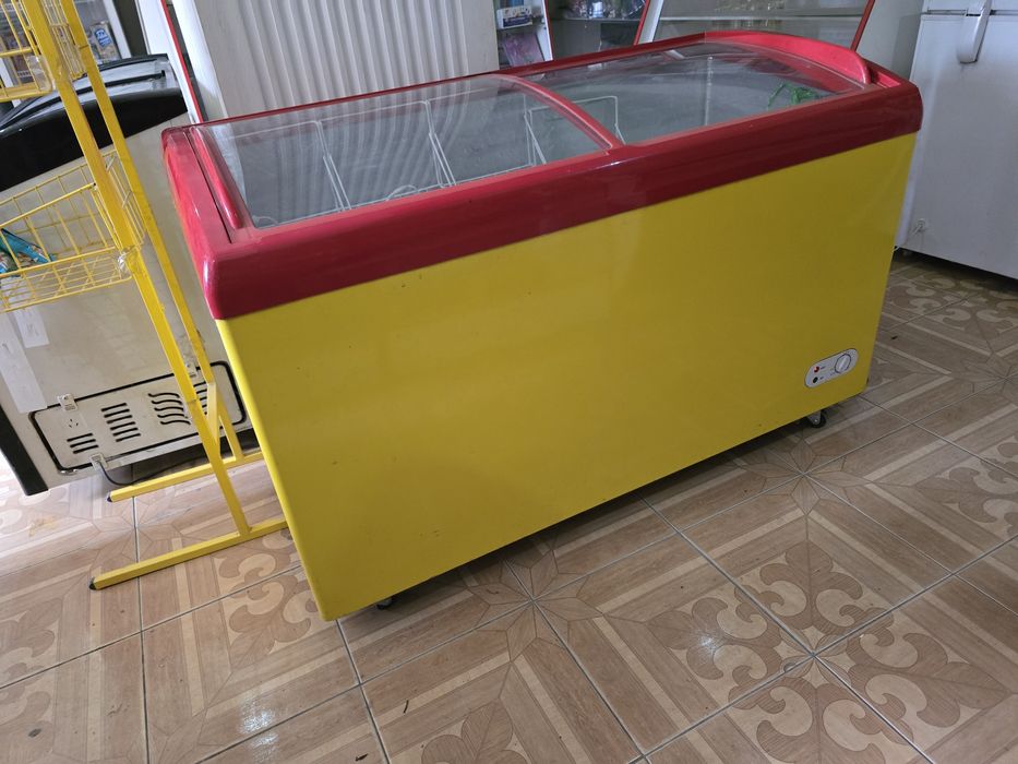 Морозильники со стеклом350л. 500л.