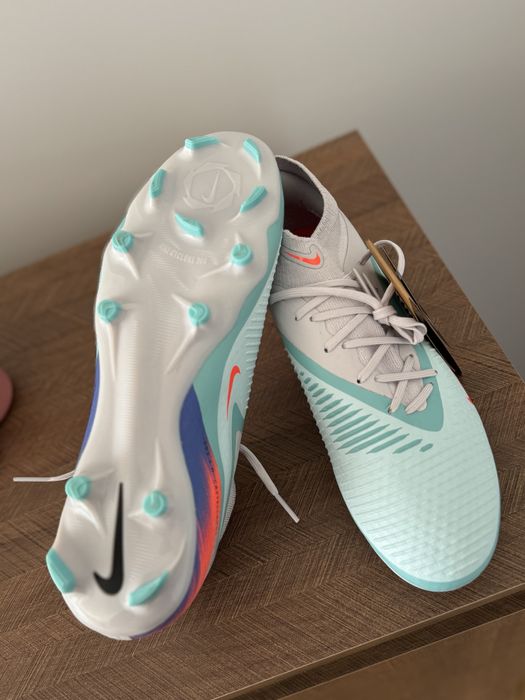 НОВО Nike Phantom 42.5 Бутонки