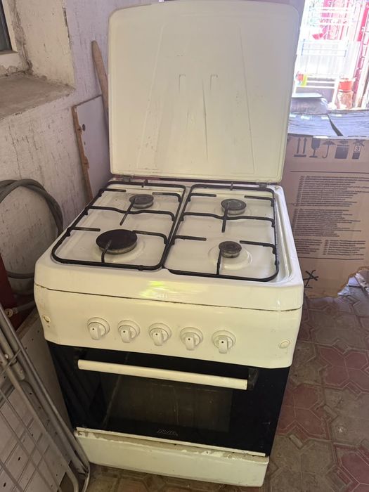 Срочно Дешево Продам  газовую плиту