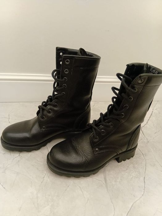 Продам почти новые берцы 35-размера