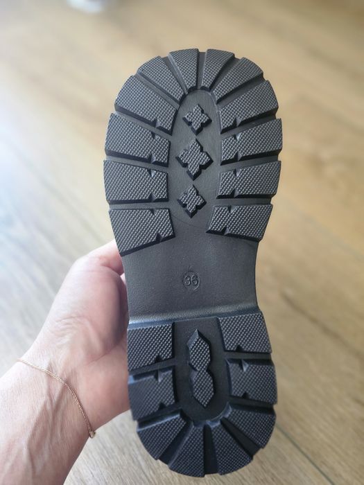 Продаются туфли школьные