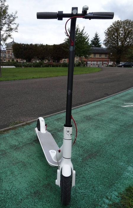 Продам электросамокат Xiaomi M365