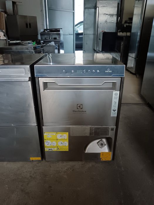 Професионална съдомиялна машина Electrolux