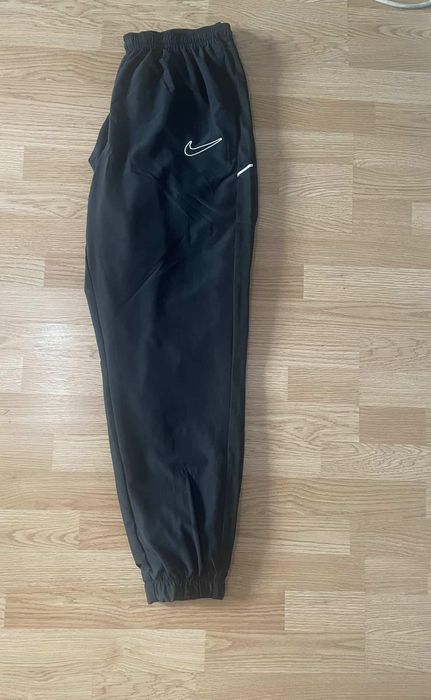 Pantaloni nike academy pentru fotball sau casual 300lei negociabil