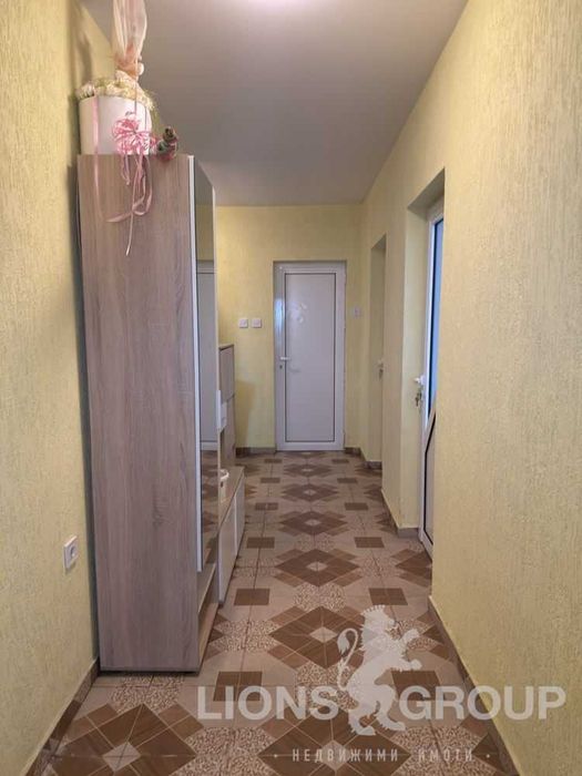 Самостоятелна къща с двор в с.Николаевка, област Варна