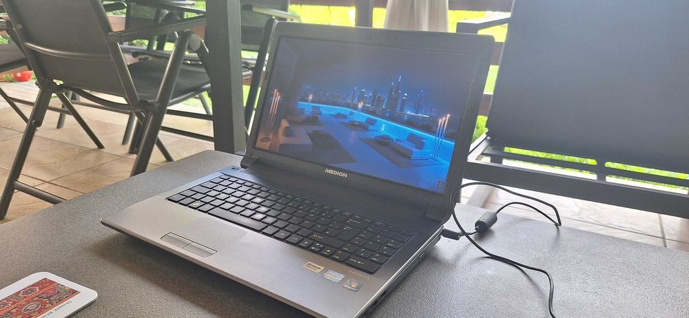 Laptop Medion i3  Ecran Mare 15.6" – Functional, Windows 10, Baterie Excelenta YouTube/Netflix