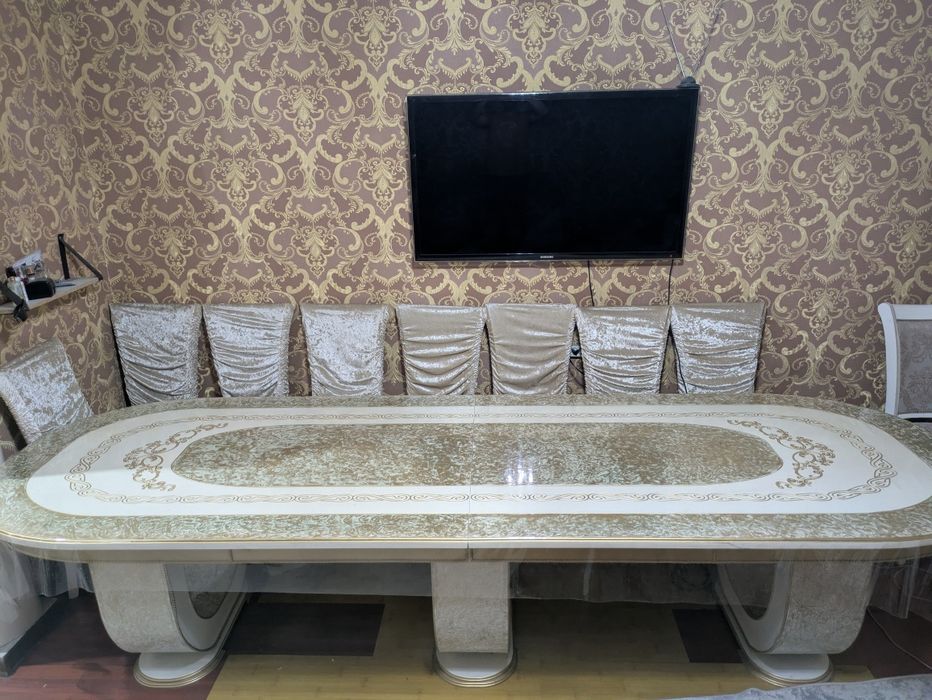 Стол со стульями