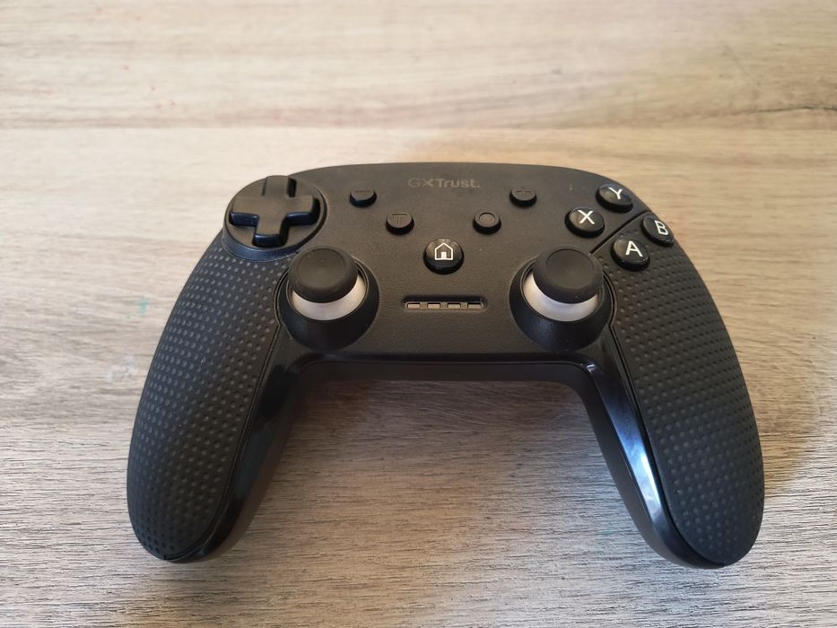 Джойстик на Trust. Сравнително нов модел, без забележки, с мн. функции