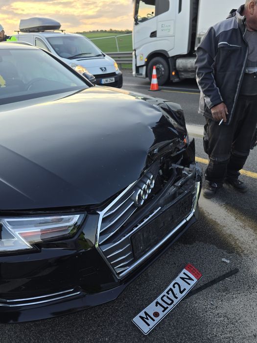 Vând Audi A4 an 2018 avariat pt piese