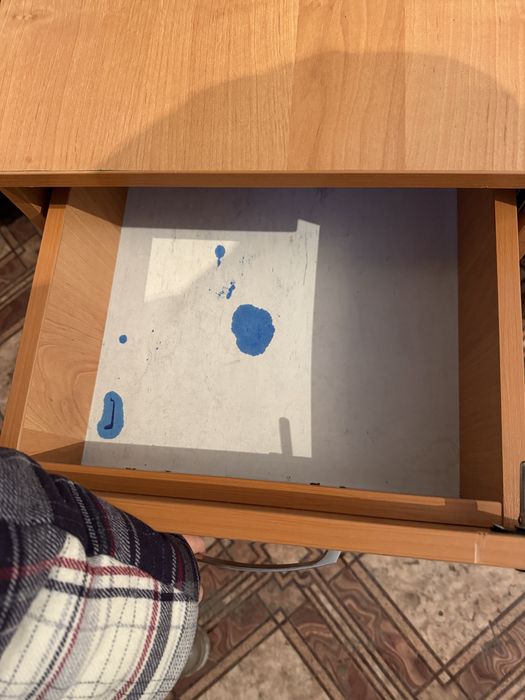 Стол, тумбочка, стол