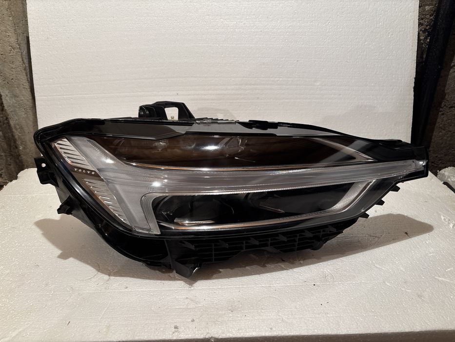 Десен фар Volvo XC60