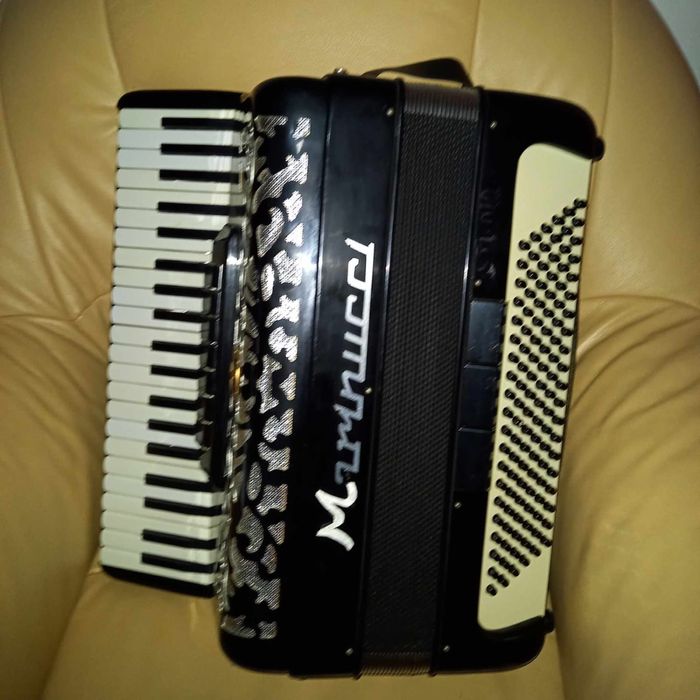Vănd acordion marrinucci italian