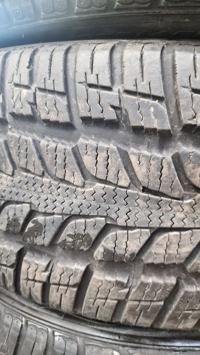 225 45 17 Roadstone 4 anvelope iarna