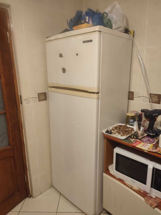 Vând două frugiderea. Indesit, Beko. Funcționează bine .