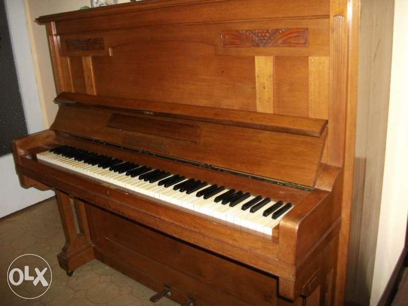 Продавам пиано Ullrich,Dresden