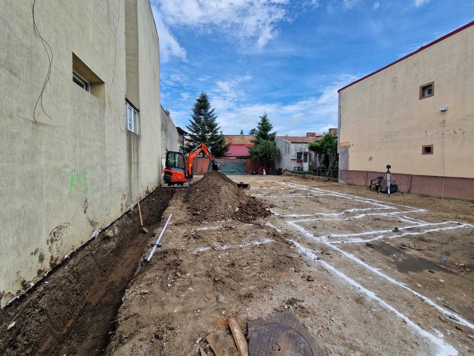 excavator de inchiriat, fundatii, canalizari, bransamente, fose, taluzari, gaz, electric, decopertari, taluzari